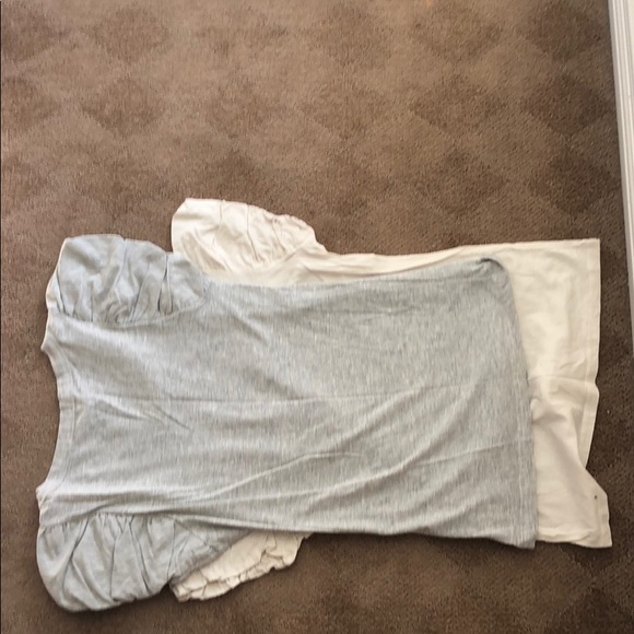 I am selling these as a bundle but two women shirt - Picture 5 of 6